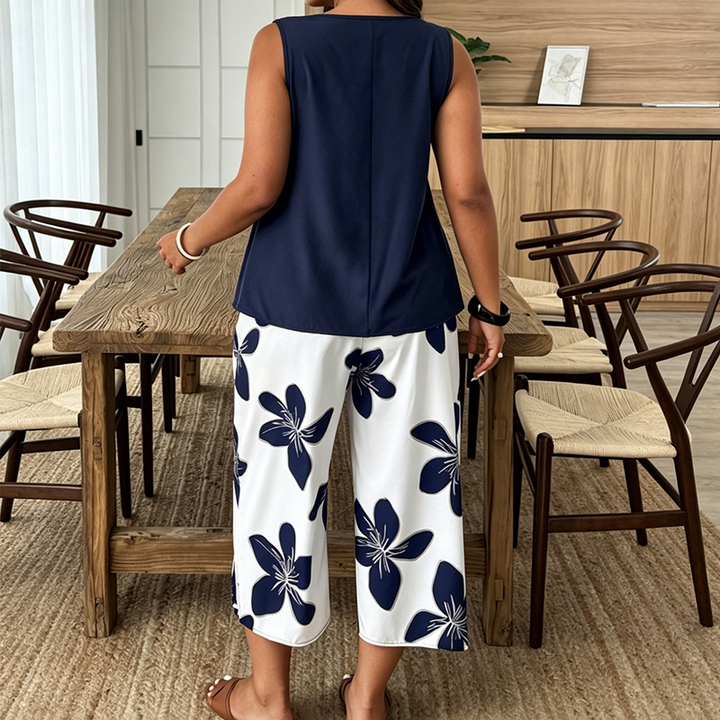 Marissa - Sæt med asymmetrisk soft-touch top og blomstrede capribukser