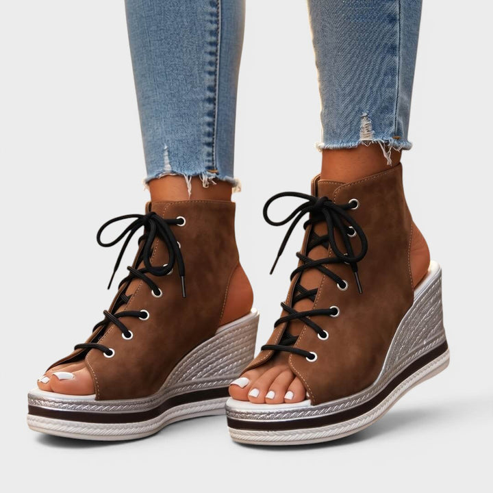 Elaina - Høj snøret kilehælsandal